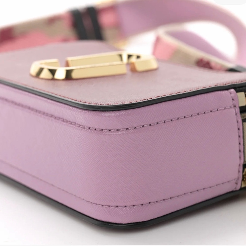 MARC JACOBS
Saffiano Small Snapshot Camera Bag Burgundy Pink - Picture 5 of 6